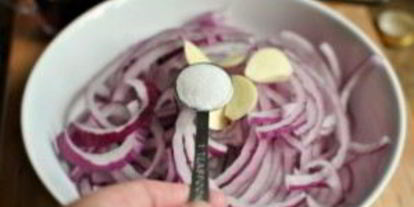 Шаг 2: маринованного красного лука