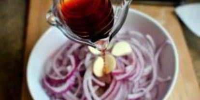 Шаг 3: маринованного красного лука