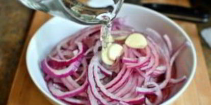 Шаг 4: маринованного красного лука