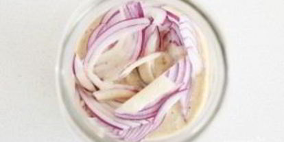 Шаг 2: маринованного лука для шашлыка с лимоном