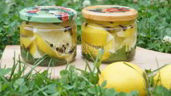 Рецепт Маринованных лимонов с листьями смородины