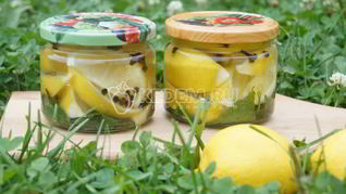 Рецепт Маринованных лимонов с листьями смородины