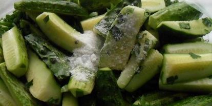 Шаг 2: маринованных огурцов в пакете