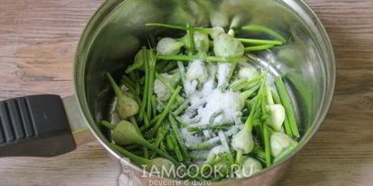 Шаг 4: маринованных стрелок чеснока