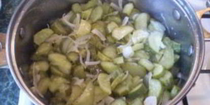 Шаг 4: огурчиков с луком на зиму