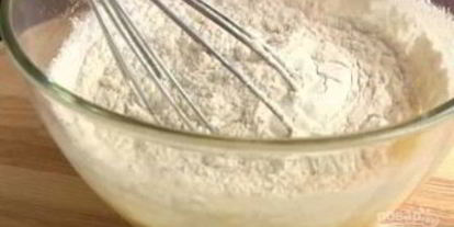 Шаг 1: рулета с яблочным повидлом