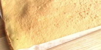 Шаг 4: рулета с яблочным повидлом