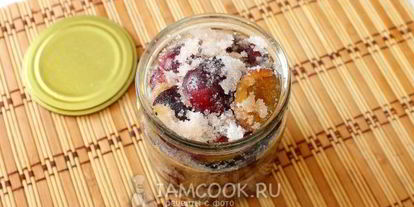 Шаг 4: слив в собственном соку на зиму