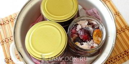 Шаг 5: слив в собственном соку на зиму