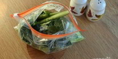 Шаг 1: быстрых огурцов малосольных в пакете