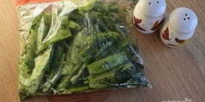 Шаг 2: быстрых огурцов малосольных в пакете