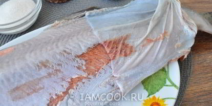 Шаг 2: горбуши соленой в банке