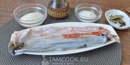 Шаг 3: горбуши соленой в банке