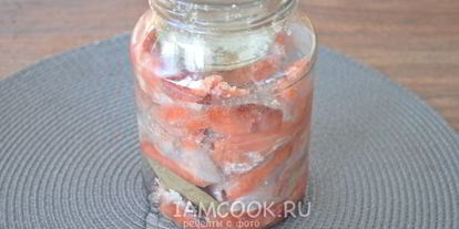 Шаг 6: горбуши соленой в банке