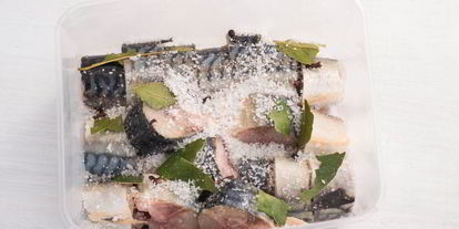 Шаг 3: малосольной скумбрии