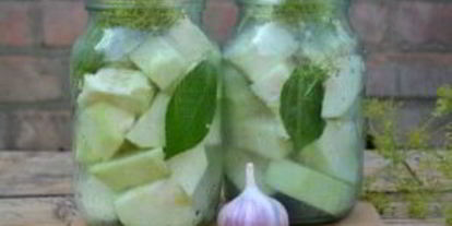 Шаг 2: малосольных кабачков