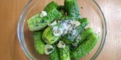 Шаг 4: малосольных огурчиков