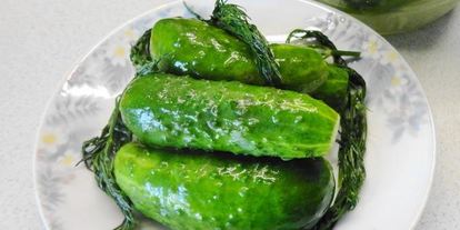 Шаг 3: малосольных огурцов на минеральной воде