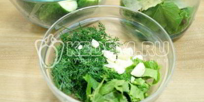 Шаг 5: малосольных огурцов в банке