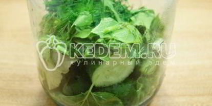 Шаг 6: малосольных огурцов в банке