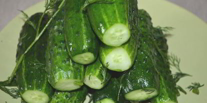 Шаг 3: малосольных огурцов в пакете