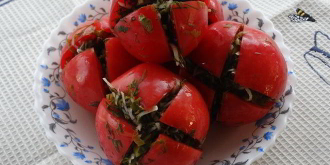 Рецепт малосольных помидоров с зеленью