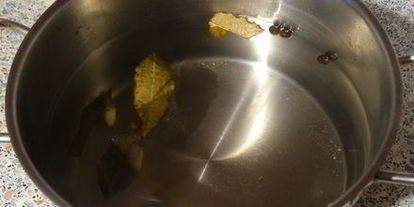 Шаг 1: малосольных помидоров с зеленью