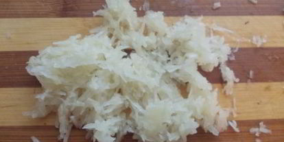 Шаг 1: сала соленого со специями и чесноком