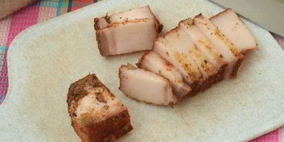 Шаг 3: сала в луковой шелухе