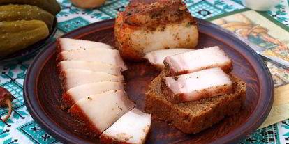 Шаг 4: сала в луковой шелухе