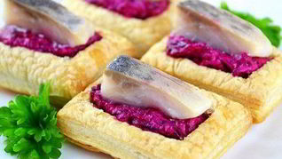 Рецепт Слоеных волованов со свеклой и сельдью
