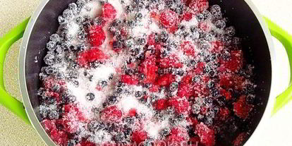 Шаг 3: чернично-малинового варенье