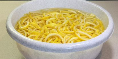 Шаг 3: цукатов из лимонной кожуры