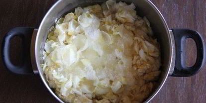 Шаг 3: варенья из лепестков белой розы