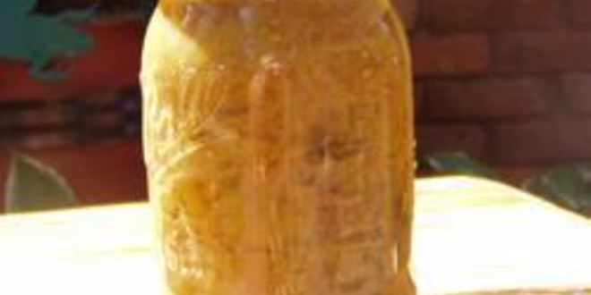 Рецепт заготовки из зеленых помидоров с яблоками и луком