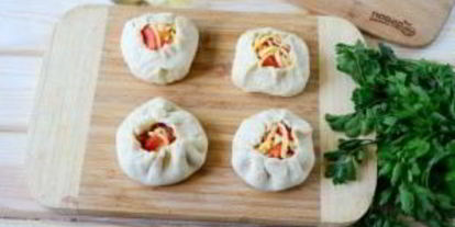 Шаг 6: беляшей с помидорами и сыром