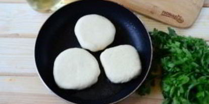 Шаг 7: беляшей с помидорами и сыром