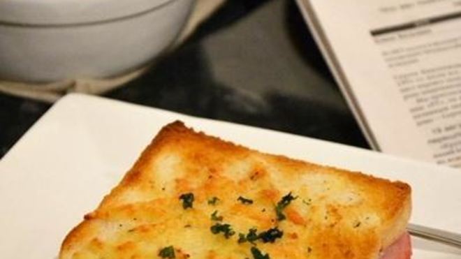 Рецепт Бгорячих бутербродов с ветчиной Крок-месье