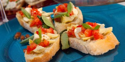 Шаг 2: брускетты с артишоками