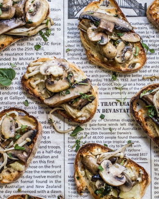 Рецепт брускетты с грибами и сыром бри