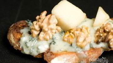 Рецепт Брускетты с грушей, сыром и орехом