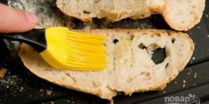 Шаг 1: брускетты с грушей, сыром и орехом