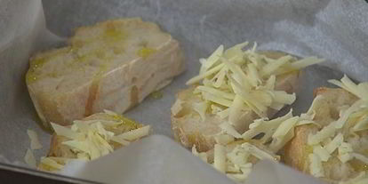 Шаг 4: брускетты с инжиром, яблоком и сыром