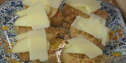 Шаг 9: брускетты с инжиром, яблоком и сыром