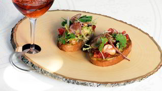 Рецепт Брускетты с креветками и муссом из авокадо