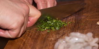 Шаг 3: брускетты с креветками