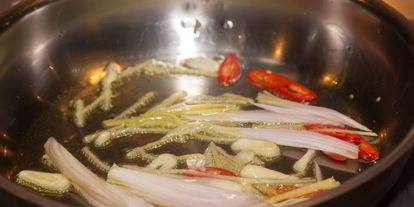 Шаг 4: брускетты с креветками