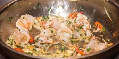 Шаг 5: брускетты с креветками