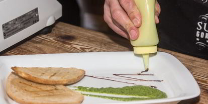 Шаг 8: брускетты с креветками