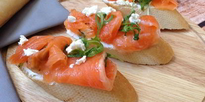 Шаг 4: брускетты с лососем